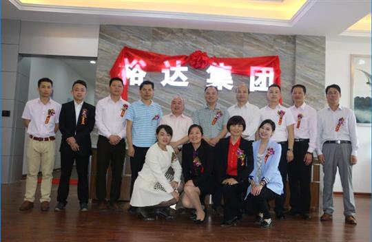 祝贺万搏体育集团有限公司
集团南宁五象总部基地办公楼落成